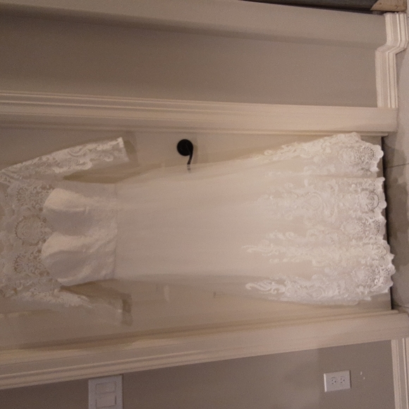 Wedding dress - Picture 4 of 8